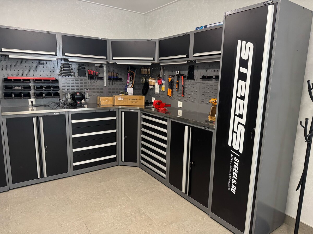 Угловой комплект мебели для гаража STEELS