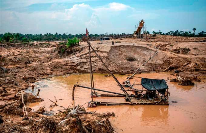 Так выглядит природа после применения ртути в золотодобыче.