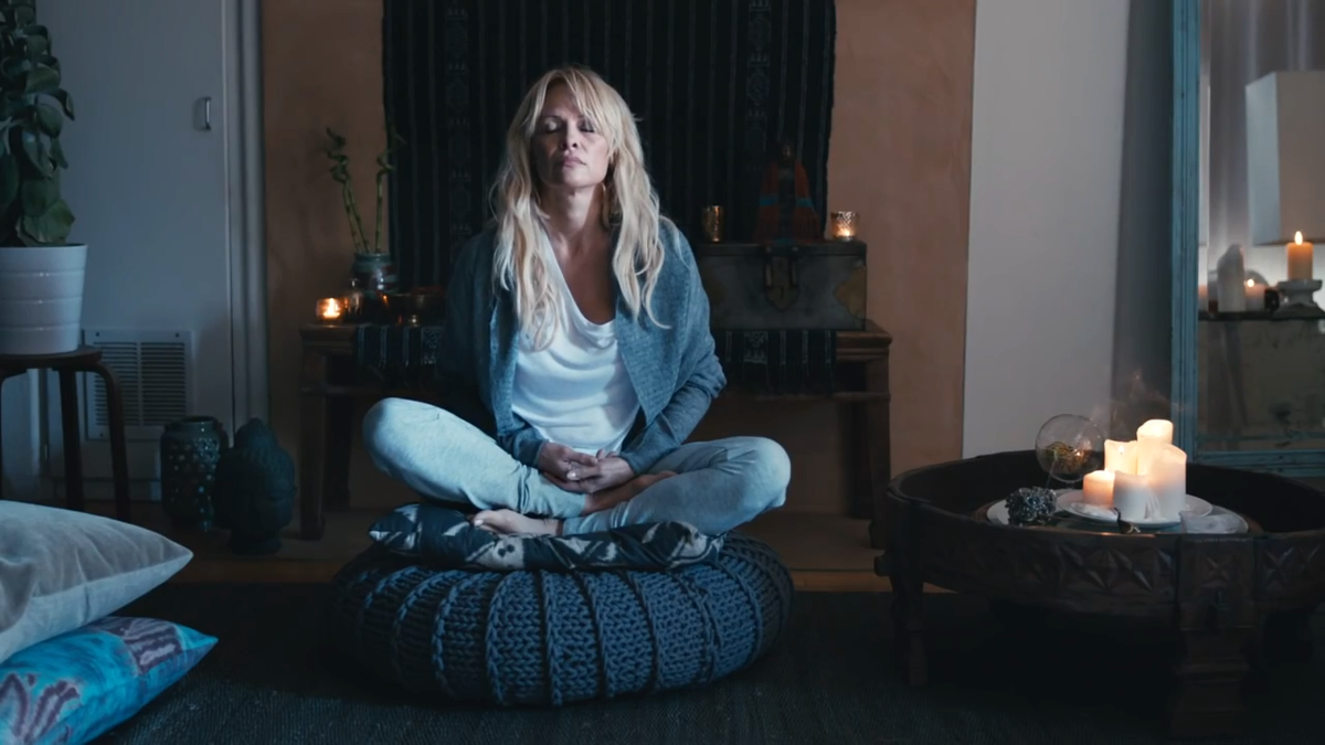 Кадр из короткометражного фильма «Подключенные» (2015)