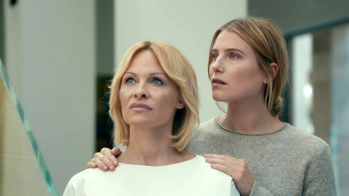 Кадр из короткометражного фильма «Подключенные» (2015)