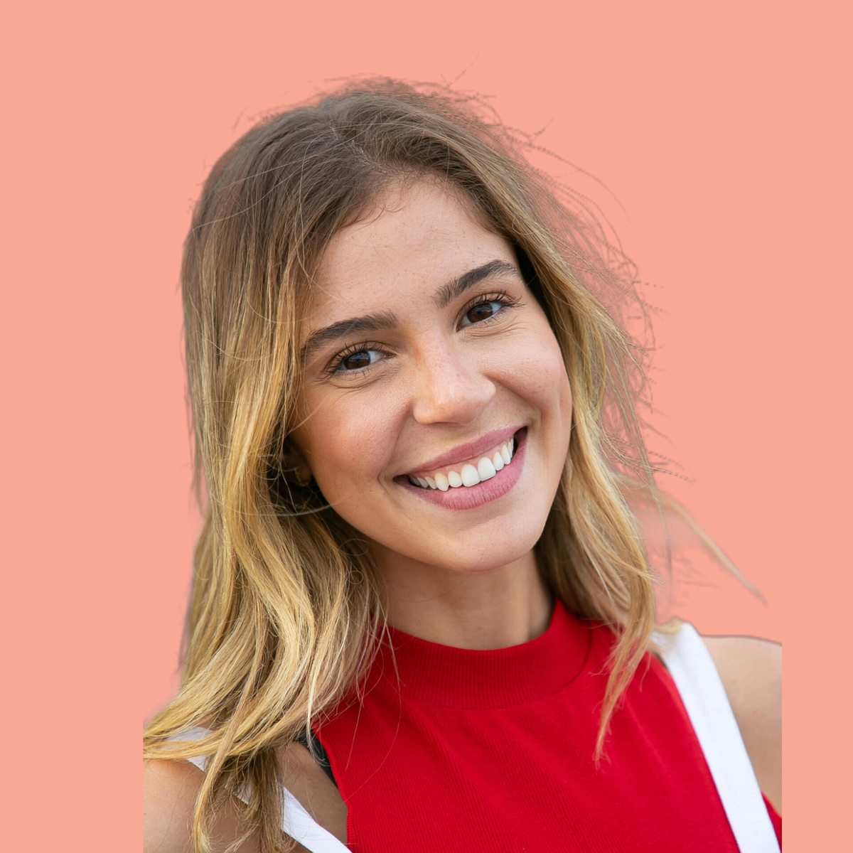 Оживляет щечки и губы.