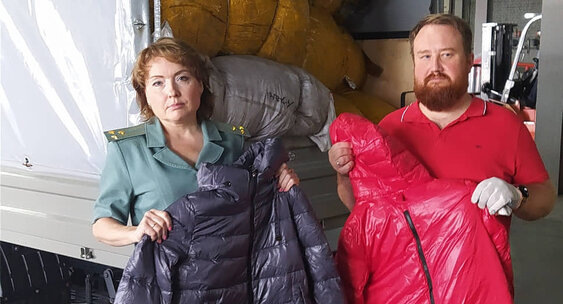    Перевозчик не предоставил документов на одежду и товар конфисковали