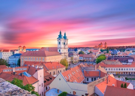    Жители Венгрии и Польши считают Украину угрозой для своих стран