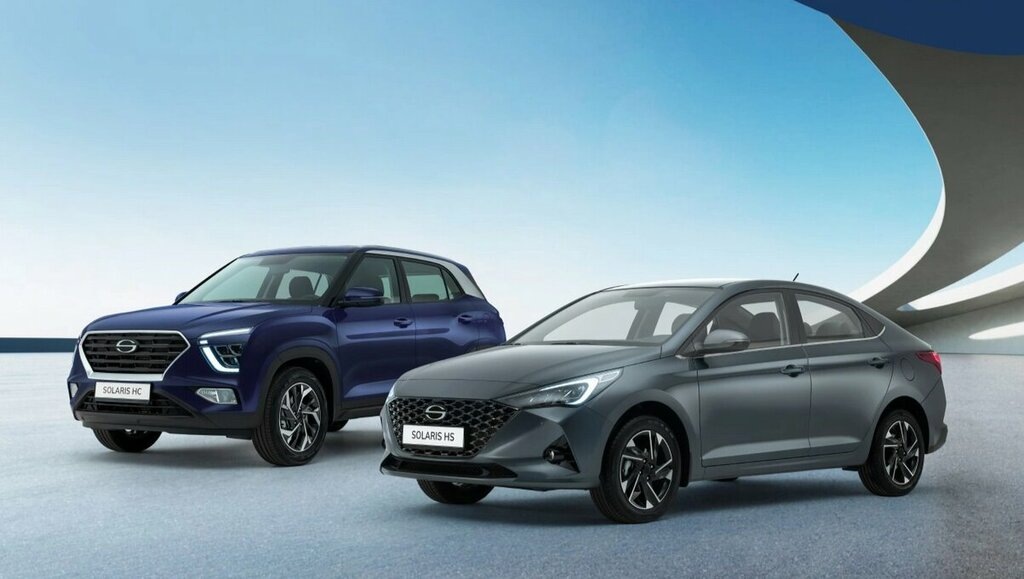 На фото Кроссовер HC и седан HS.