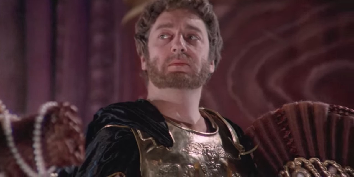 Гай Кассий Херея.Кадр из фильма "Калигула"