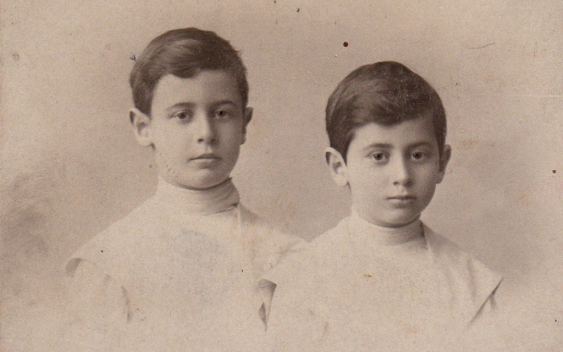 Леля и Ося - два брата, и такая разная судьба