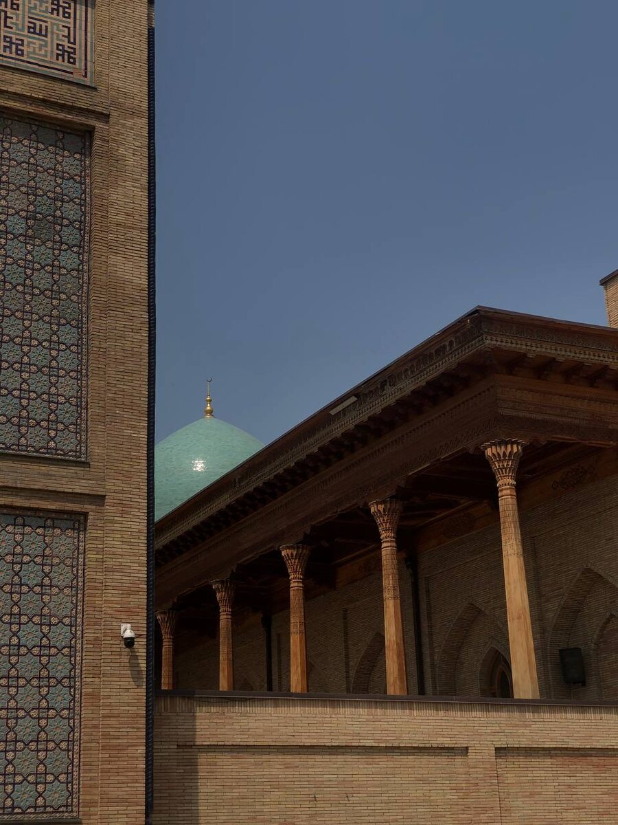 Соборная (Джума) Мечеть Хазрати Имам. Построена в 2007 году