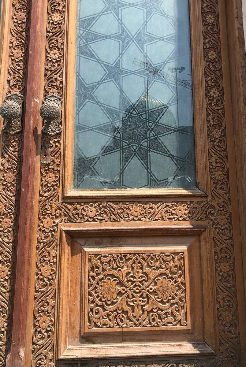 Фотографировать в медресе было запрещено, поэтому обойдемся только экстерьерами)