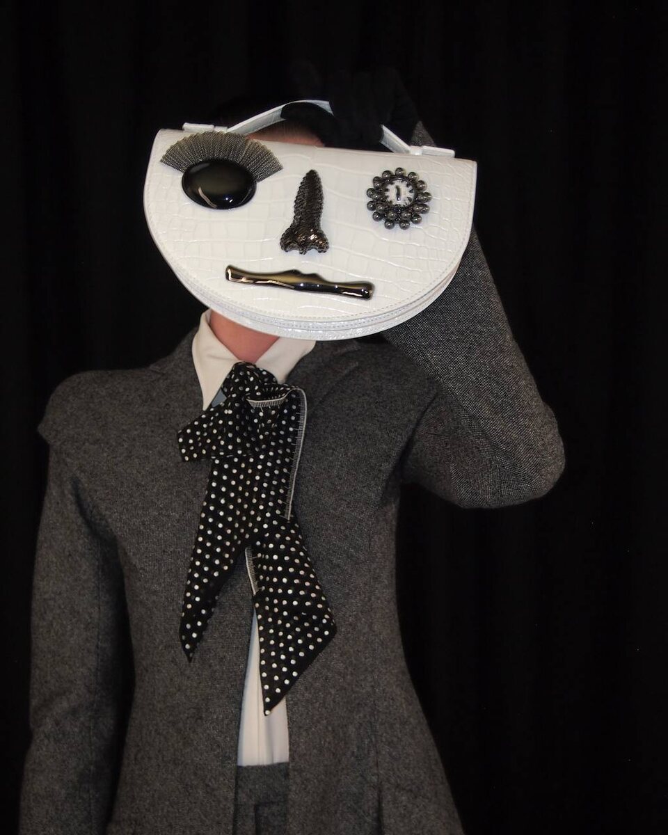 Явные отсылки  к моде 40 х годов. C показа Elsa Schiaparelli