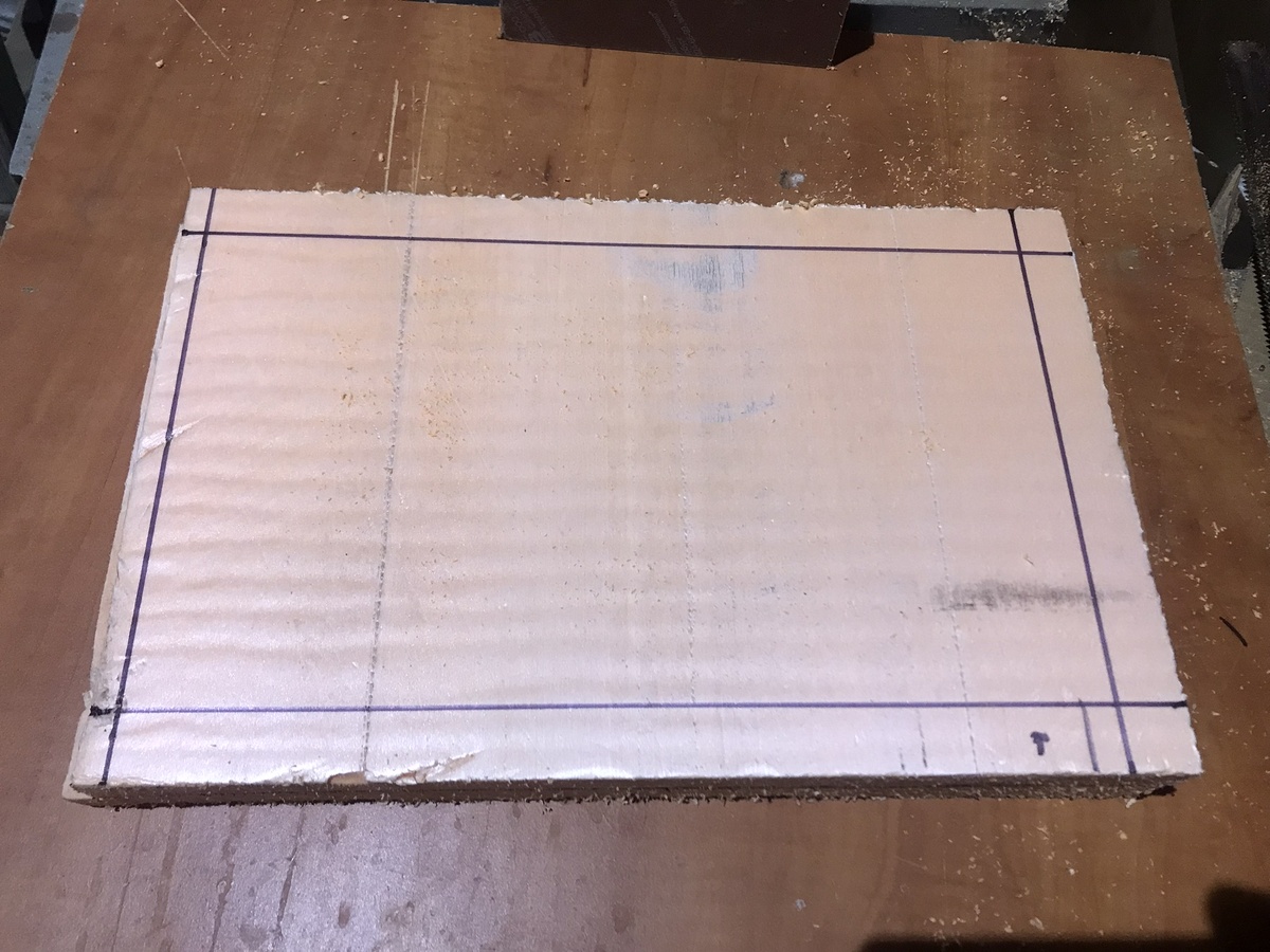 Вырезаем заготовки для термоса из пенополистирола. Фото Тищенко Василий.