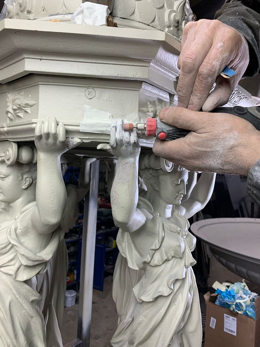 На фото некоторые моменты процесса реставрации, это еще не финальный результат.