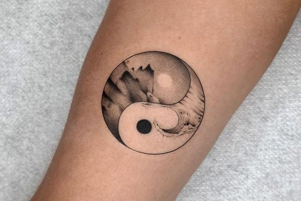 Семантика символа Инь и Ян - гармония мужской и женской энергии.