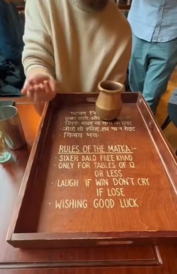 Лондонский ресторан предлагает гостям в конце ужина бросить игральный кубик. Если выпадает шестерка, платить за еду не надо. Просто, но гениально! Проигрыш вызывает не огорчение, а смех, а уж победа – бешеный восторг. Многие клиенты возвращаются в ресторан, чтобы вновь испытать удачу, и, конечно, делятся восторгами со своими друзьями. Сарафанное радио делает свое дело – поток азартных гостей не иссякает. К тому же большинство посетителей, бросая кубик, снимают этот волнующий момент, а затем выкладывают ролики в соцсети. А ведь это бесплатная реклама для ресторана!