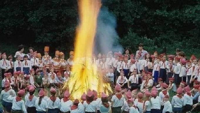 Пусть наш "пионерский костерок" поменьше, всего лишь виртуальный, но я постараюсь, чтобы всем присутствующим стало тепло и интересно. Выбирайте для себя место и устраивайтесь поудобнее!)))