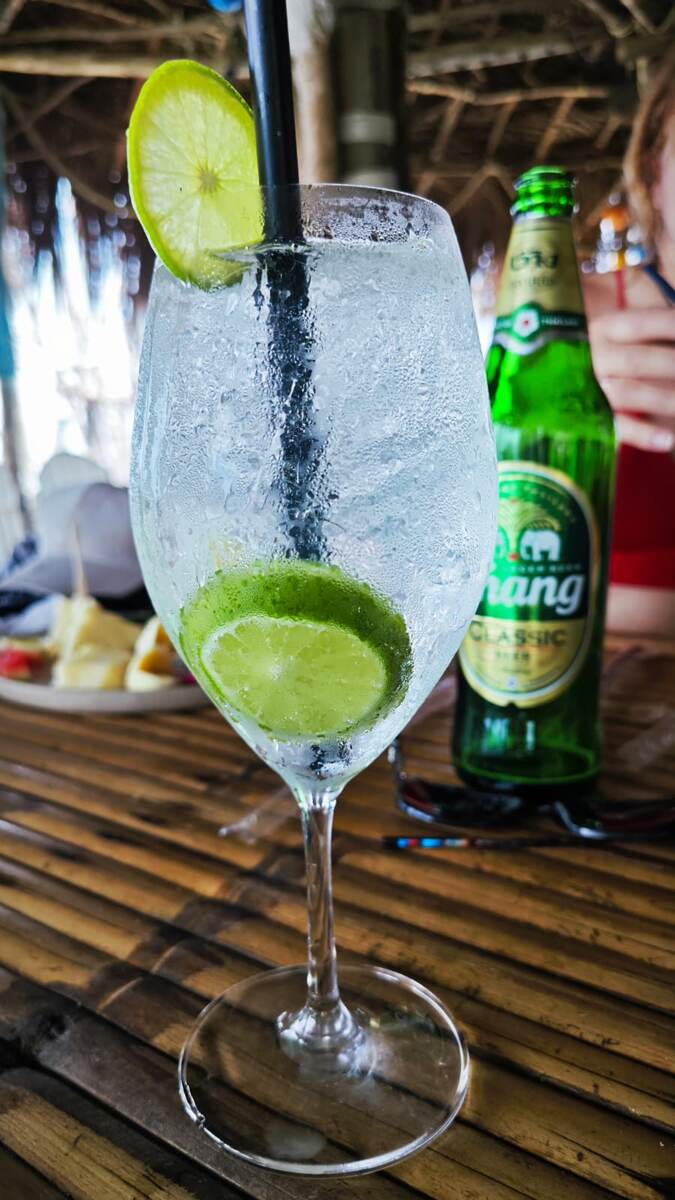 напитки в том самом рзаведении Koh Raham