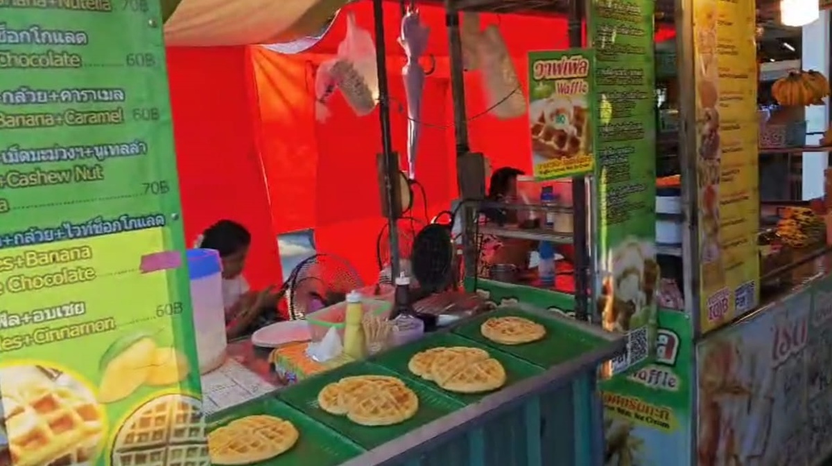 Скрин с видео. тот самый рынок на Пангане