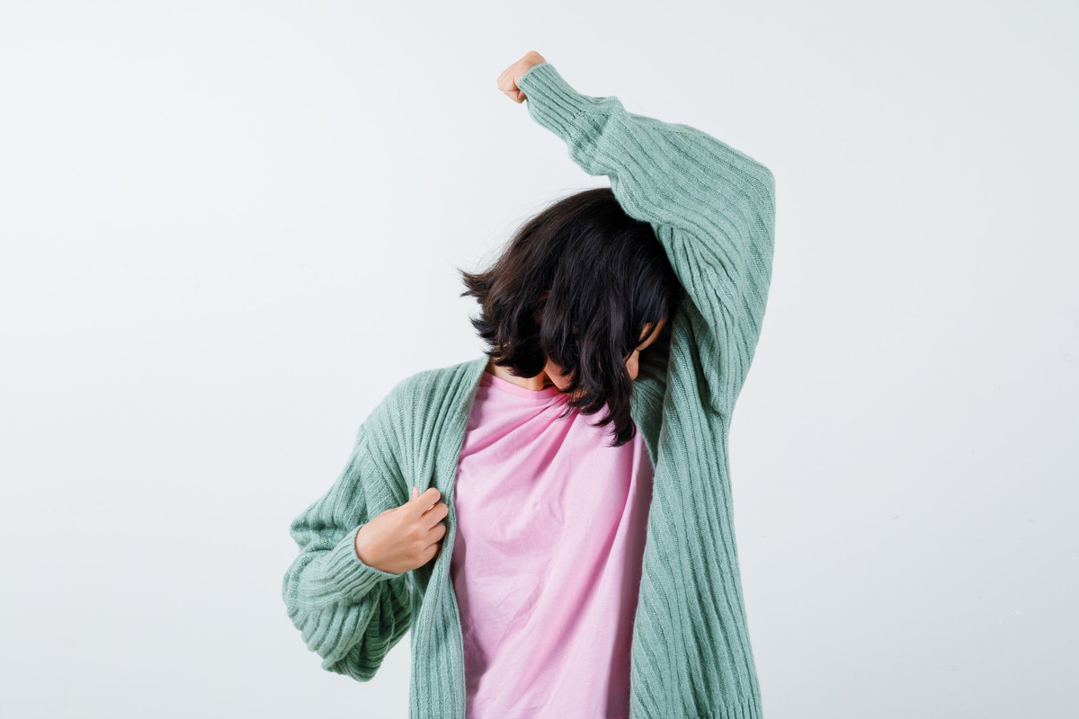     Как вывести запах пота с одежды: 5 действенных методов