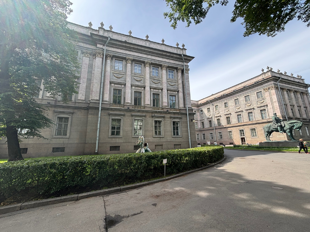 Про Мраморный дворец напишу отдельную статью