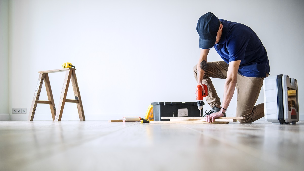    Для напольного покрытия выбирайте практичные и недорогие материалы. Фото: Freepik