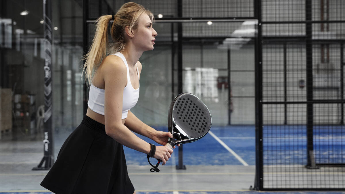    Падел отличается от тенниса. Фото: Freepik