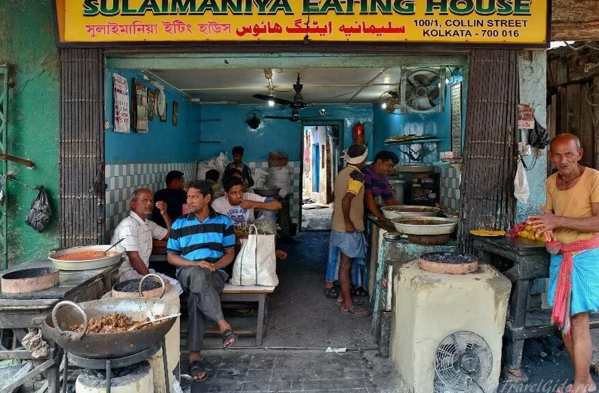 Уличные закусочные обычно открытые, очень легко ворваться и погромить