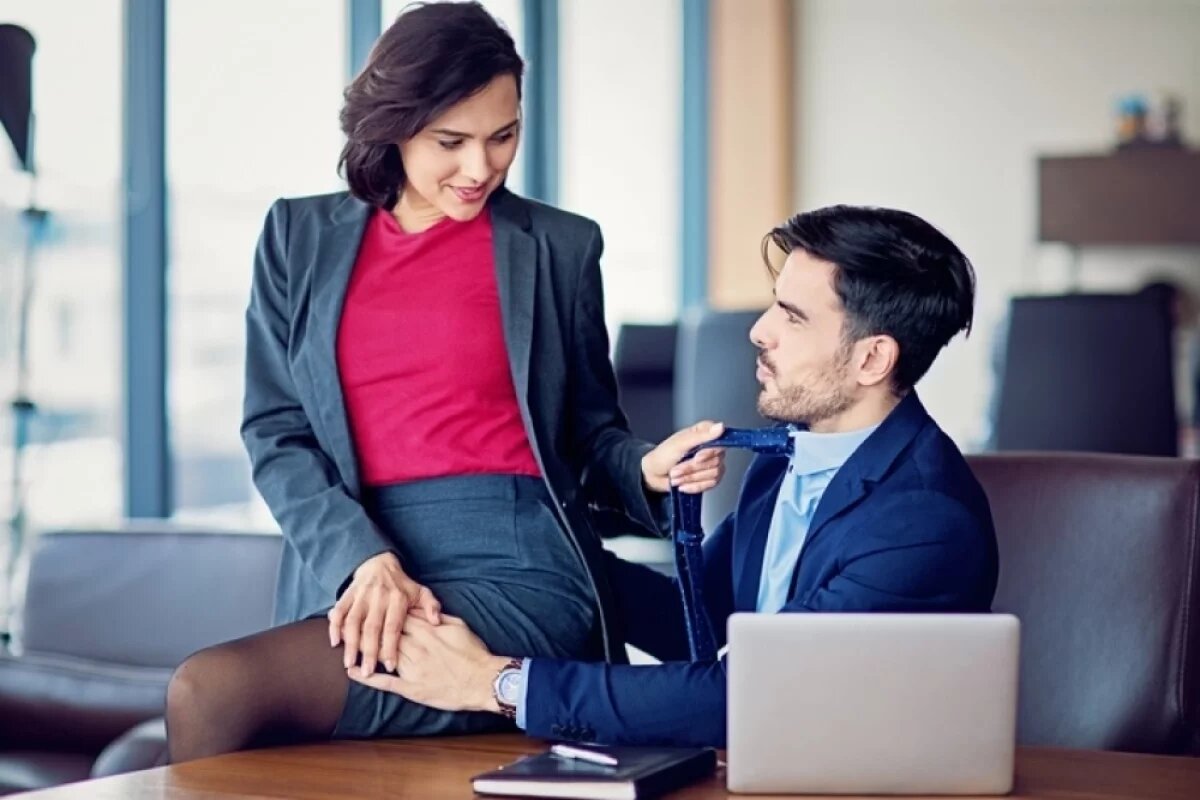    В отличие от эмоционально-интуитивного восприятия морали, они опираются на рациональное мышление.