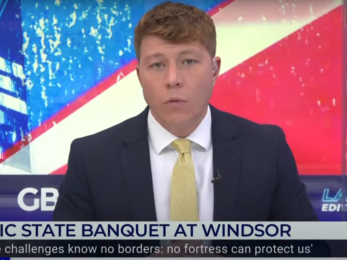    Журналист Патрик Кристис, трансляция речи президента Макрона