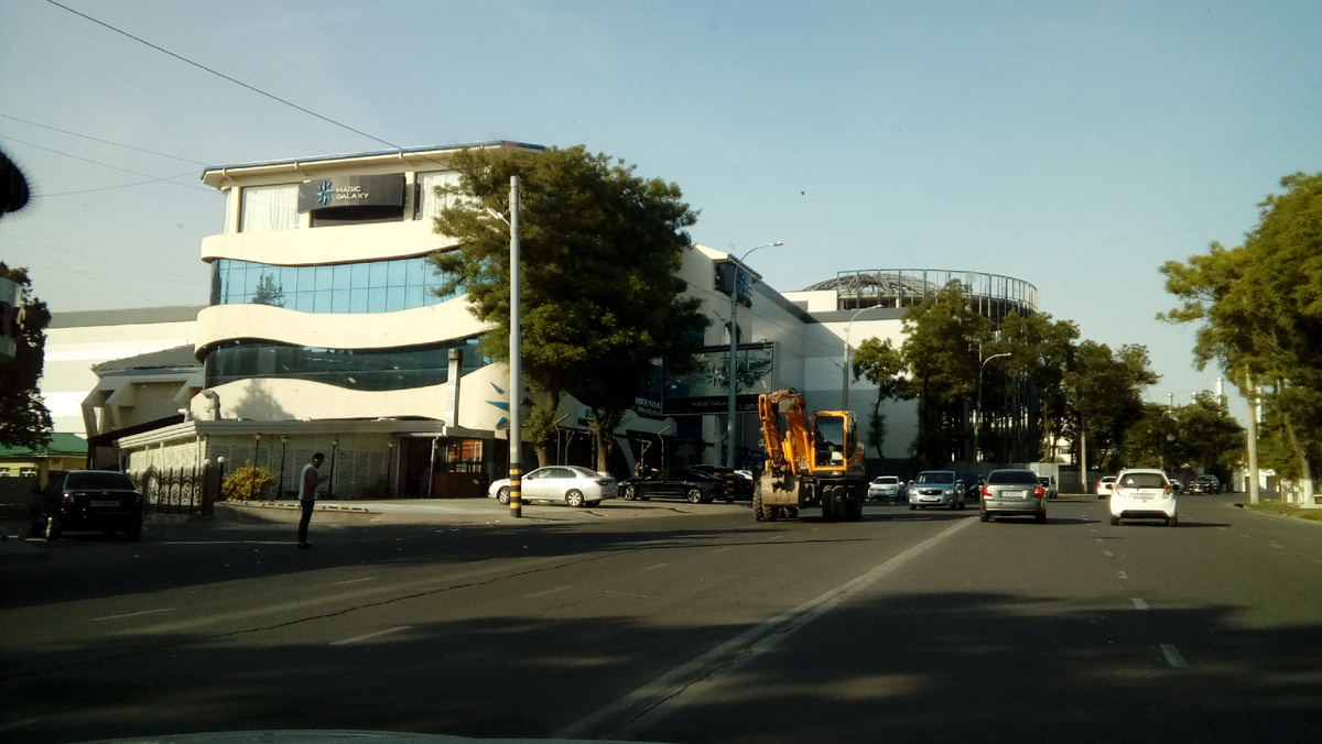 Сегодня новый центр какой-то Бывшый завод Средазгазавтоматика...