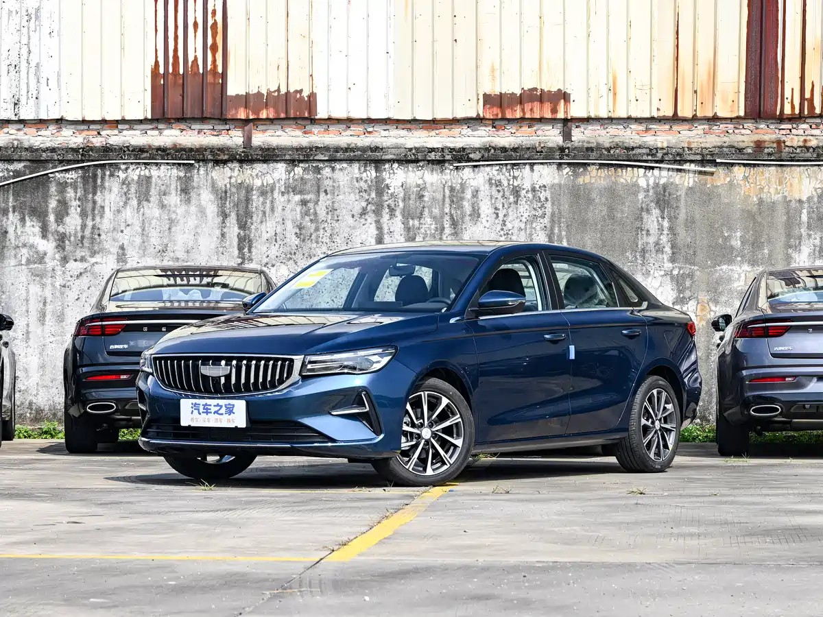 Обновленный седан