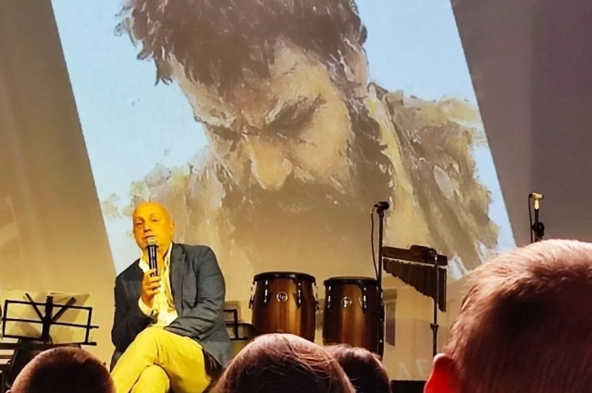    Писатель Прилепин презентовал в Нижнем музыкальный альбом и роман