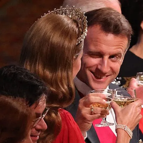 Макрона, похоже,  дома опять ждут разборки с рукоприкладством 🤦https://www.thevoicemag.ru/stars/news/09-07-2025/pyanyi-emmanuel-makron-nachal-zaigryvat-s-keit-middlton-na-bankete-v-vindzorskom-zamke/?utm_source=yandex.ru&utm_medium=organic&utm_campaign=yandex.ru&utm_referrer=yandex.ru