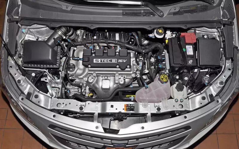    Двигатели с передним и задним расположением катколлектора. У Chevrolet Cobalt катколлектор расположен спереди...