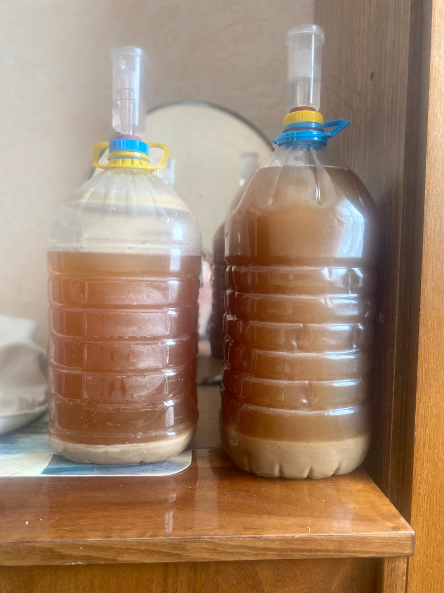 Уровень разный, поскольку часть я отлила для маски для волос 😁