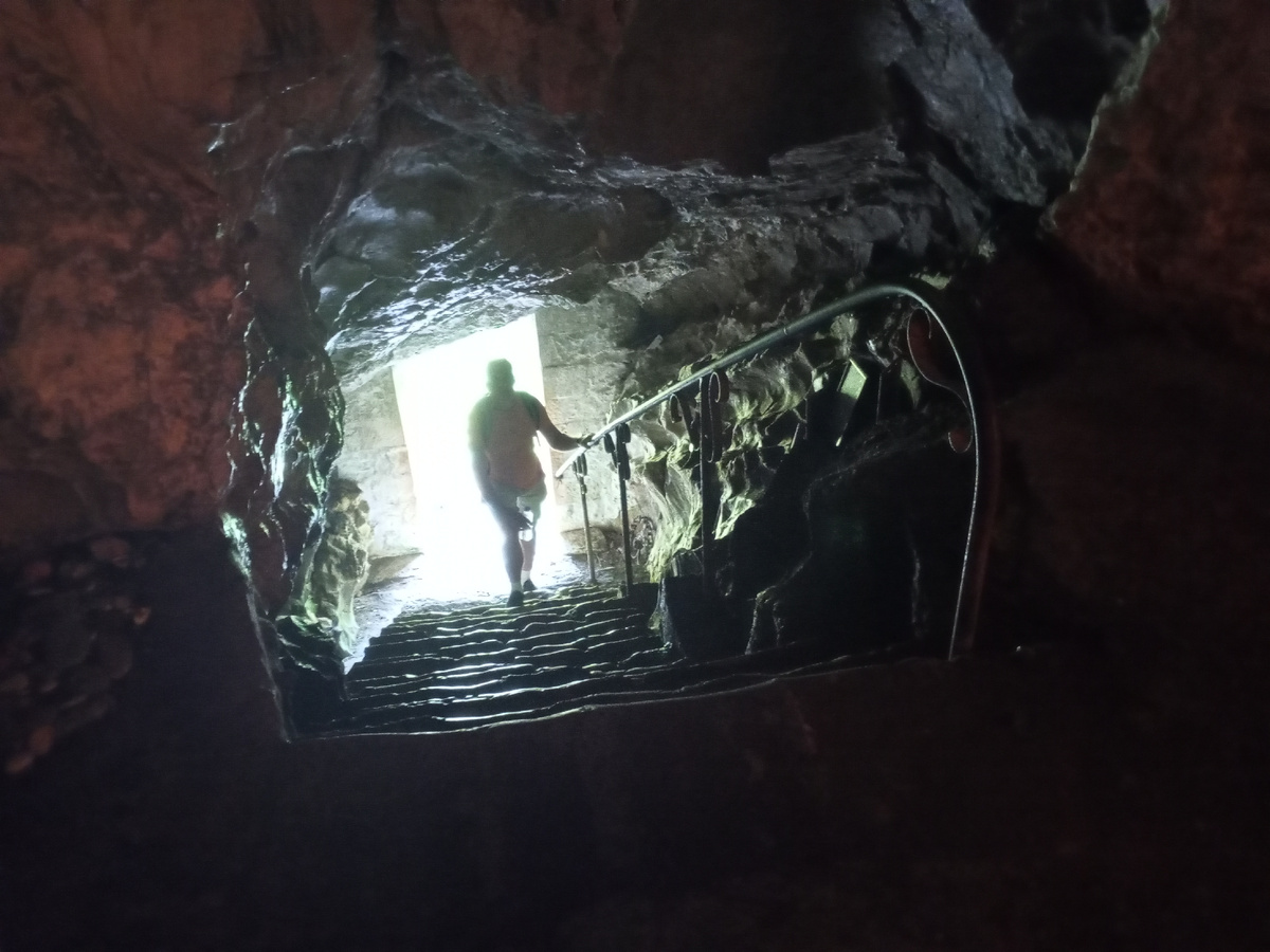 Вход в пещеру Кананита, вид изнутри пещеры