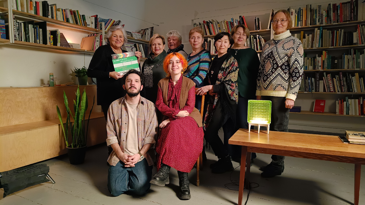 "Всем спасибо, снято". Мастерская Kinolook c Алёной Тремазовой и Дмитрием Лобановым.  Фото: из архива Надежды Маньшиной (с хлопушкой)