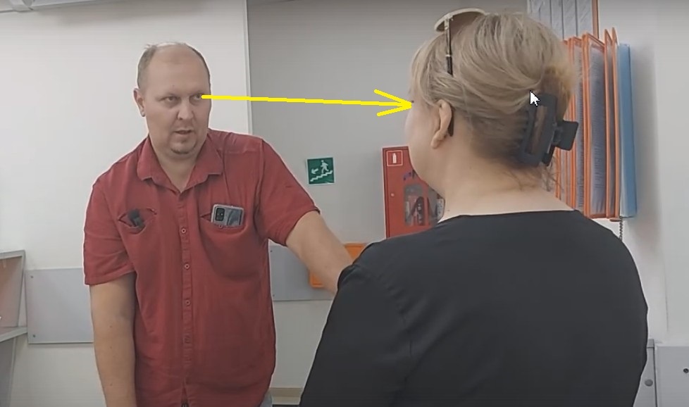 Под мощным взглядом Видякина собеседники чувствуют себя неуверенно и начинают со всем соглашаться 