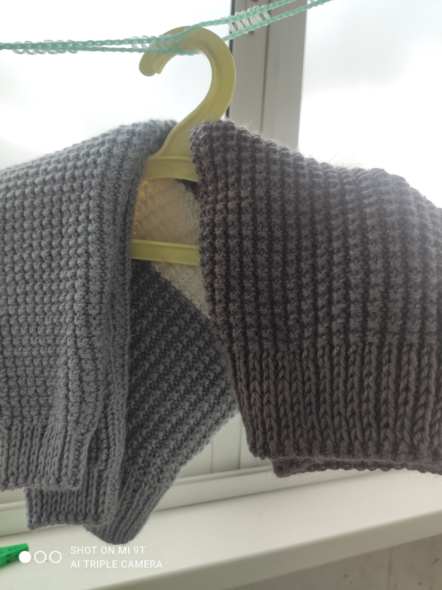 Кофточки на балконе 