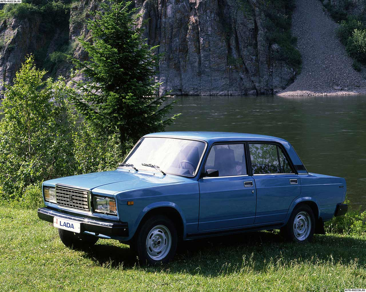 Самый популярный автомобиль в России – ВАЗ-2107. Последний автомобиль сошел с заводского конвейера в 2012 году