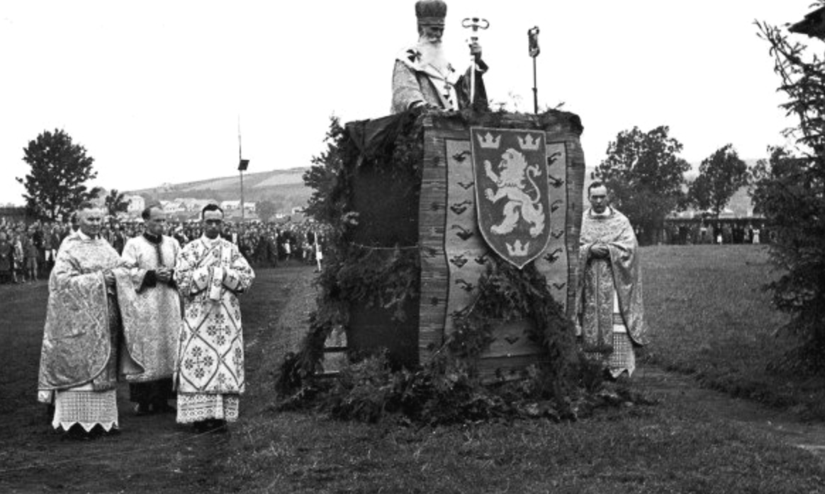    Епископ Перемышльский Иосафат Коциловский напутствует добровольцев / Источник: (cc) ommons. wikimedia.org
