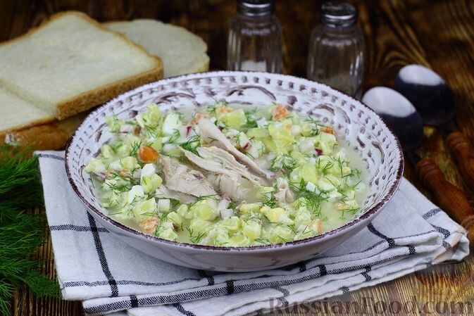 мясо куриное, морковь, лук репчатый, соль, перец горошком, лавровый лист, картофель, редис, яйца, майонез, горчица, перец чёрный молотый, зелень укропа, кефир