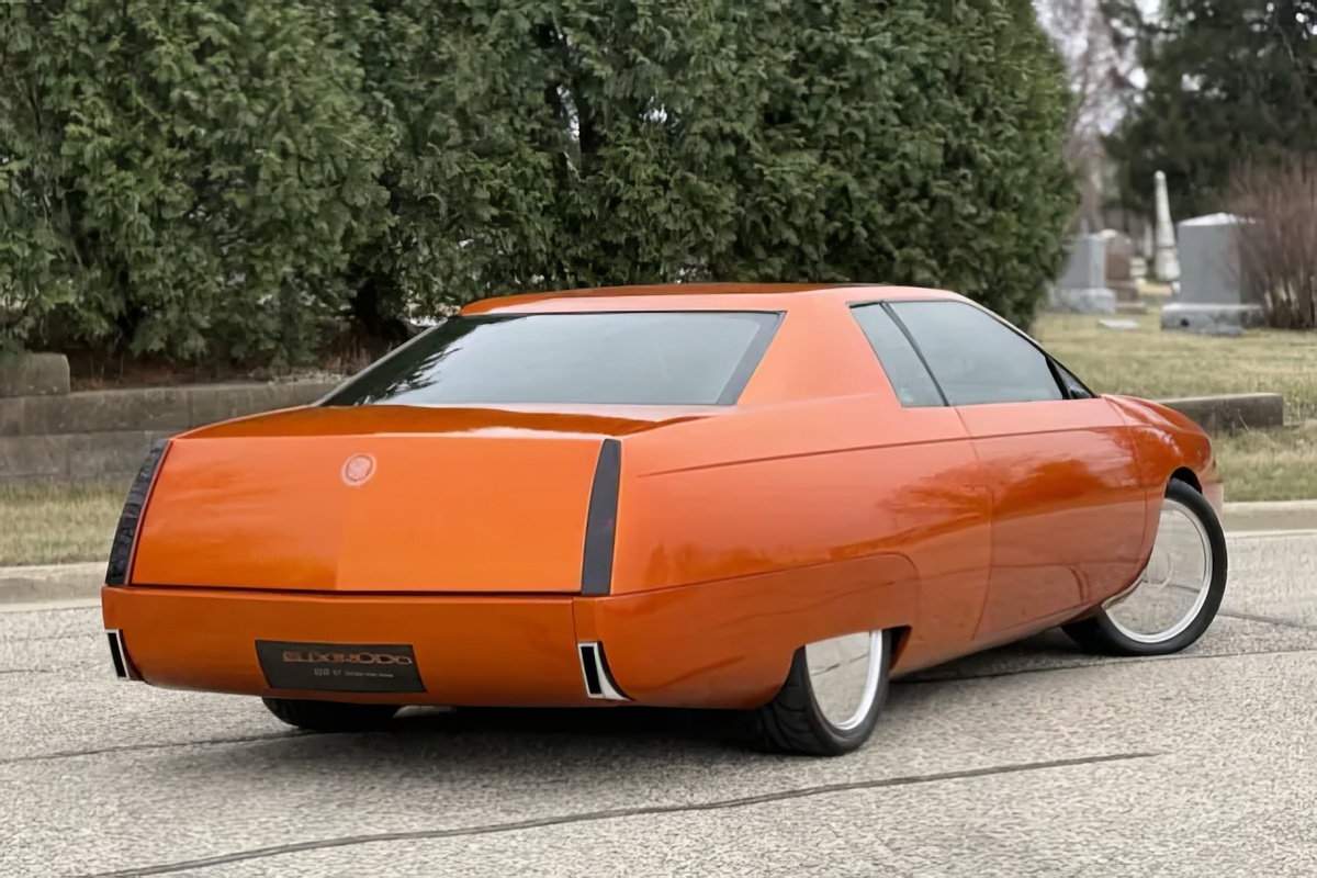 ©Bring a Trailer ©Cadillac