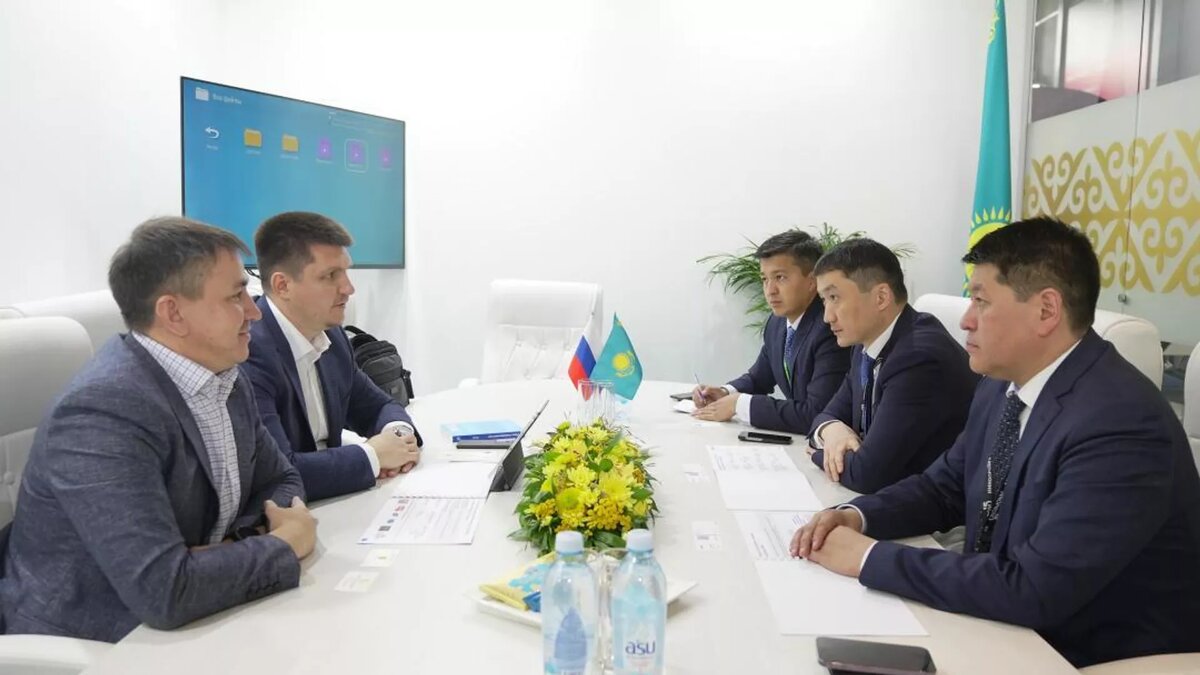 Вице-министр промышленности и строительства Олжас Сапарбеков провел встречи на Иннопроме