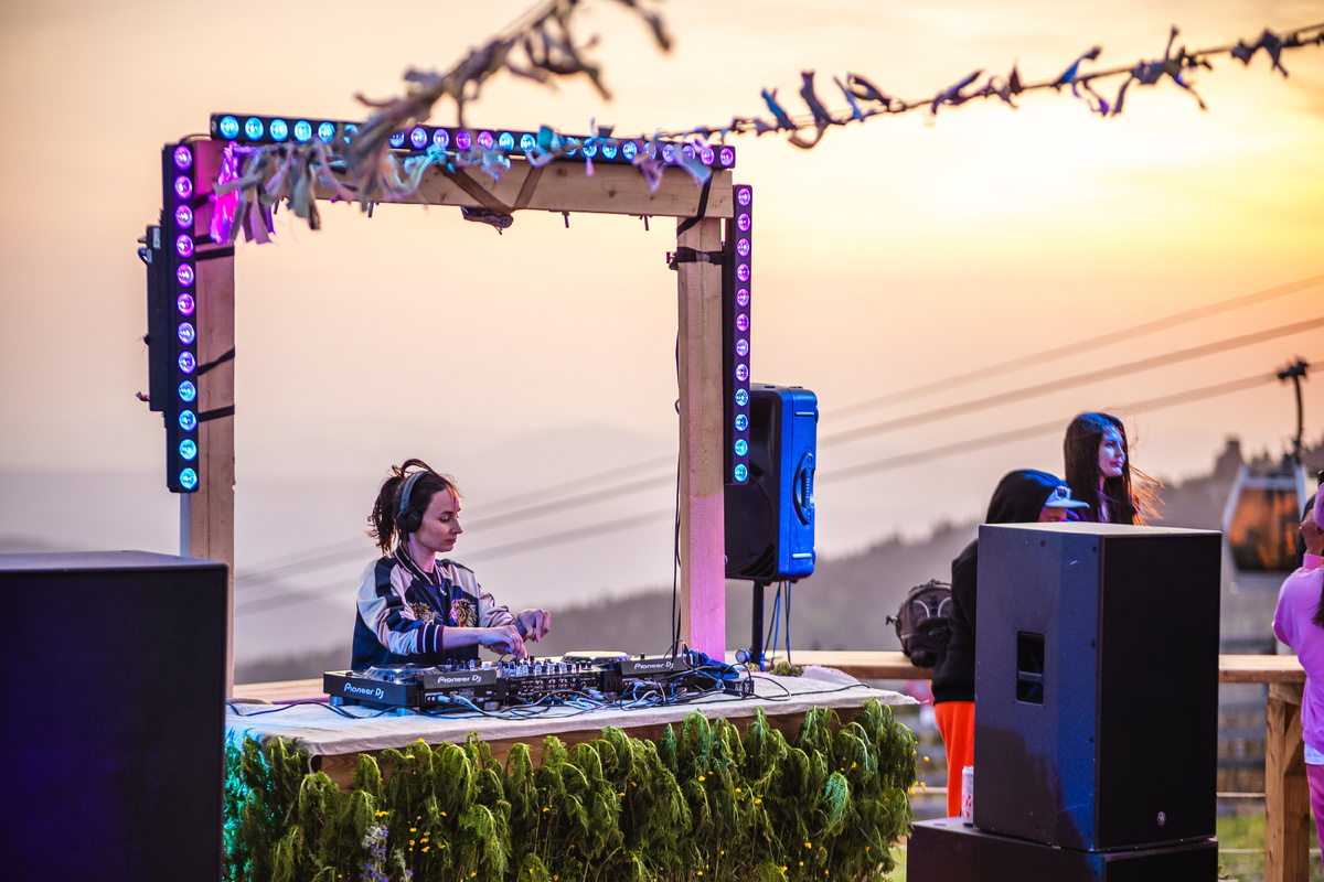 Вечеринки на вершине горы в Шерегеше