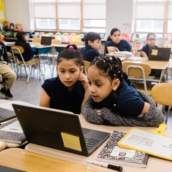 В начальной школе First Avenue Elementary School в Ньюарке, штат Нью-Джерси
Фото Gabriela Bhaskar для The New York Times