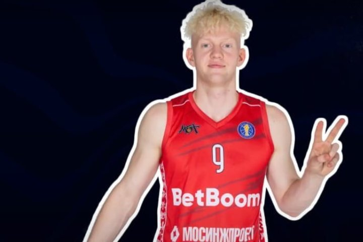 Фото: скриншот из видео «Лучший матч Касаткина в карьере - 26 очков и 9 передач против Локо» с канала «Единая Лига ВТБ»