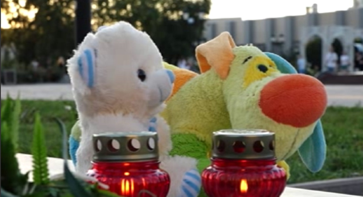    В Курске почтили память погибших при атаке ВСУ на пляж