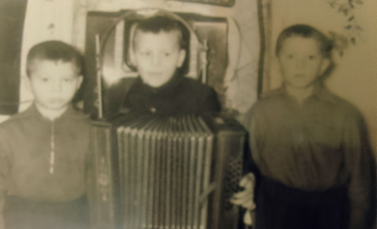 Фото автора Сзади тот телевизор.