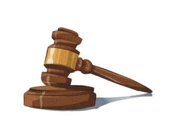 Набрали кредитов и оказались в сложной финансовой ситуации? Многие ошибочно полагают, что банкротство — это панацея от всех долговых проблем, легкий способ сбросить с плеч тяжкий груз финансовых обязательств. Однако реальность оказывается куда сложнее и неоднозначнее. Недавние решения Верховного Суда РФ существенно ужесточили подход к процедуре банкротства физических лиц, развеяв миф о безнаказанном избавлении от долгов. Теперь, шансы на успешное списание долгов напрямую зависят от того, насколько добросовестно вы вели себя в процессе получения и использования кредитов.
