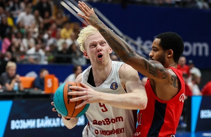    Даниил Касаткин слева.Александр Щербак/ТАСС