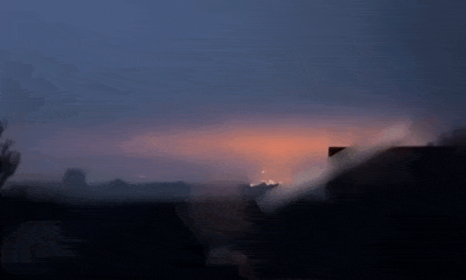    Горящий арсенал в Луцке. Видео: Condottiero